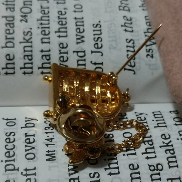 Vintage Designer Monet Chain Lapel Brooch/Pin Bird Cage with Bird on End  - Picture 6 of 11